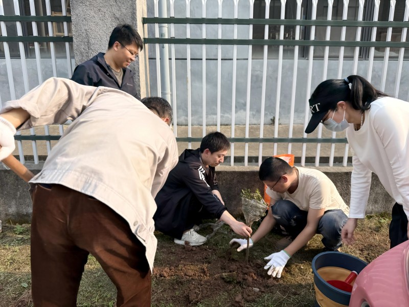 4-2微通催化黨支部開(kāi)展植此青綠 不負(fù)春光主題黨日活動(dòng)1.jpg